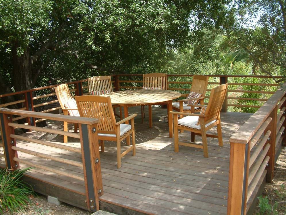 Dining under the Oak